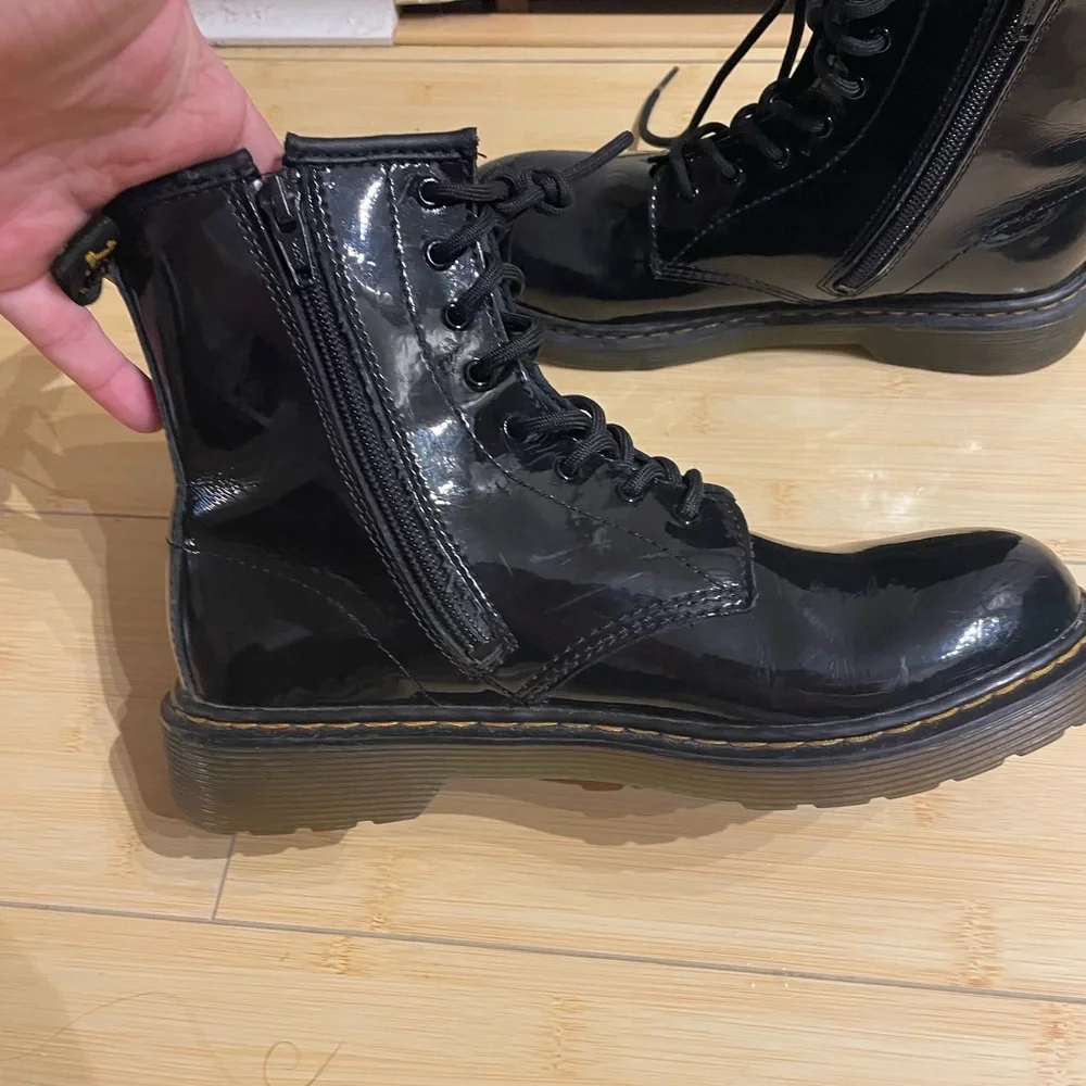 Dr. Martens Black Patent Leather Lace up boots 1460Y girls‎ 6/boys 5